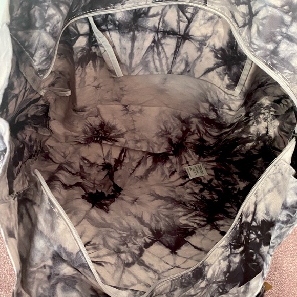 PINK/Victoria’s Secret Tie-Dye Tote Bag - Picture 4 of 4